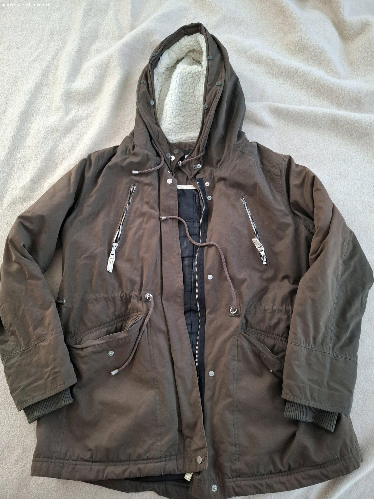 Winterjacke. Winterjacke Gr. XL (Kindergrösse, passt auch etwa Gr. 36/38)