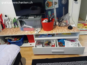 Wohn wand. Ein Support zu verschenken fürs Kinderzimmer oder für Studenten viel Stauraum