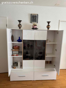 Wohnelement mit Glastüren
