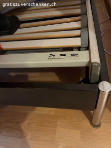 Wohnungsauflösung. WOHNUNGSAUFLÖSUNG  bis Ende April

runder Tisch  für ca 5 Personen (ausziehbar)

2 schmale Better (das eine kann zusammengelegt werden und kann unter das ander geschoben  werden.

ein breites Bett 1.40 Bikoflex Kopf - und  Beinteil verstellbar (evtl mit Matratze )

die drei Tische sind massiv aus Granit

Garderobenschrank