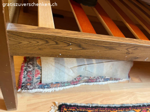 Wohnungsauflösung. WOHNUNGSAUFLÖSUNG  bis Ende April

runder Tisch  für ca 5 Personen (ausziehbar)

2 schmale Better (das eine kann zusammengelegt werden und kann unter das ander geschoben  werden.

ein breites Bett 1.40 Bikoflex Kopf - und  Beinteil verstellbar (evtl mit Matratze )

die drei Tische sind massiv aus Granit

Garderobenschrank