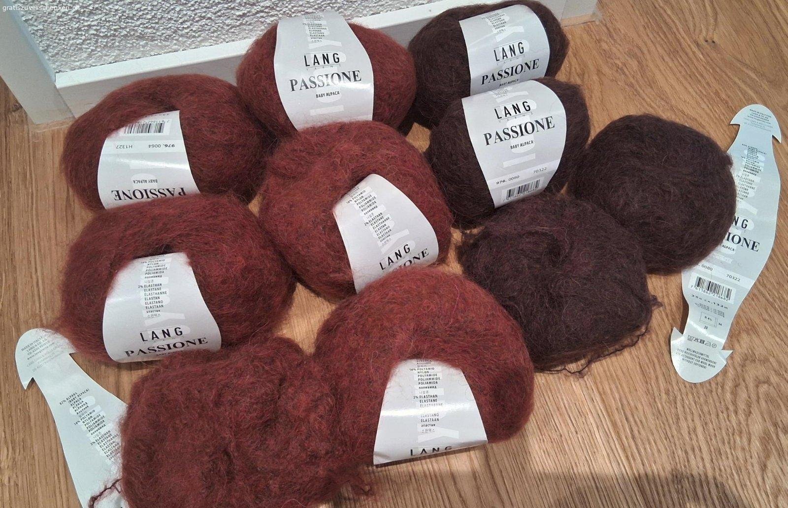Wolle 1. Wolle in vielen Farben und Typen. 
Am liebsten bei uns abholen, kann aber auch verschickt werden.