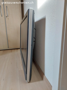 zu verschenken. Fernseher mit Wandhalterung in Top Zustand bereit zum abholen in Albisrieden