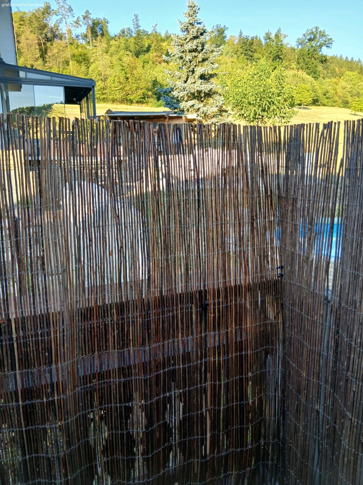 zu Verschenken. Weidezaun
3m + 5m Breite
1,50 m Hoch
wegen Umzug abzugeben.
Muss abgeholt werden.